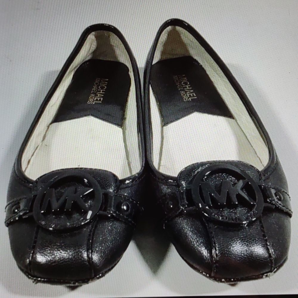 Previously Loved Michael Kors Black Leather Logo Flat Size 6